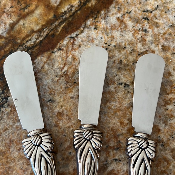 Silver Plated and Stainless Steel Butter/Cheese Spreader - Picture 3 of 6